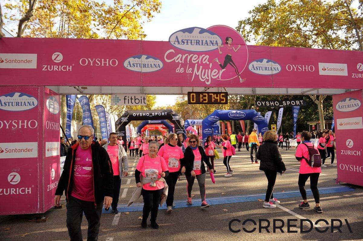 Llegada de la Carrera de la Mujer de Barcelona (ARCO IZQUIERDO 84)