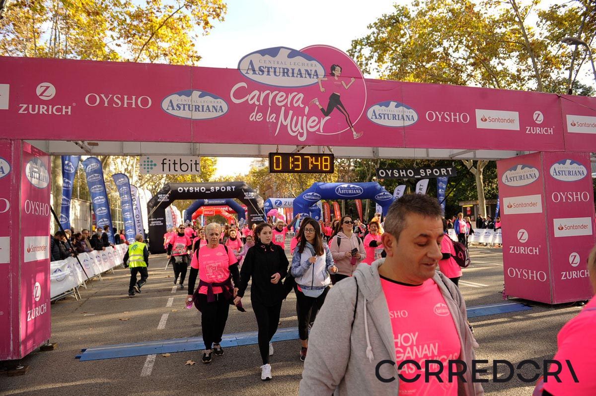 Llegada de la Carrera de la Mujer de Barcelona (ARCO IZQUIERDO 84)