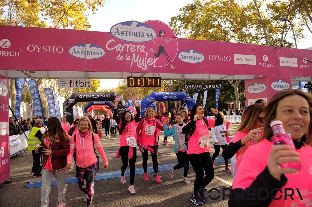 Llegada de la Carrera de la Mujer de Barcelona (ARCO IZQUIERDO 84)