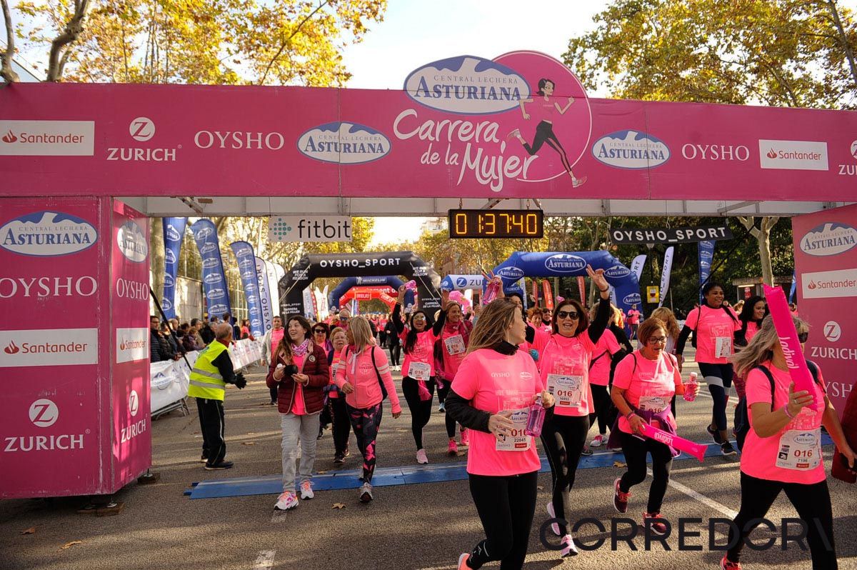 Llegada de la Carrera de la Mujer de Barcelona (ARCO IZQUIERDO 84)