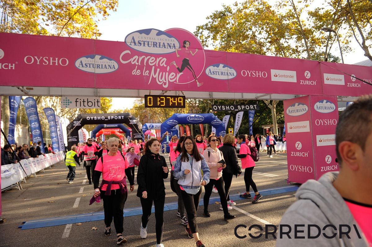 Llegada de la Carrera de la Mujer de Barcelona (ARCO IZQUIERDO 84)