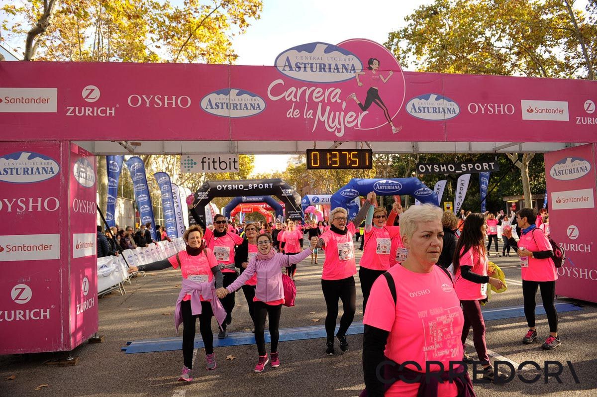 Llegada de la Carrera de la Mujer de Barcelona (ARCO IZQUIERDO 84)