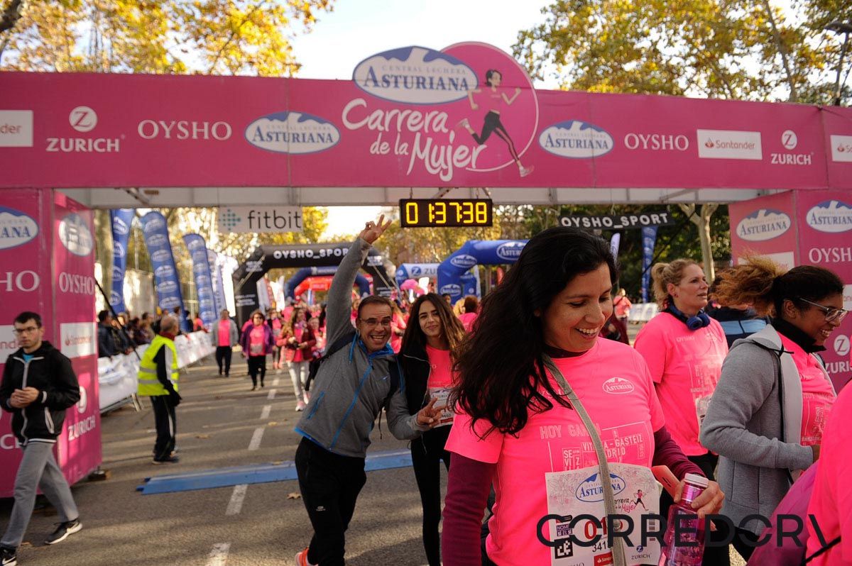 Llegada de la Carrera de la Mujer de Barcelona (ARCO IZQUIERDO 84)