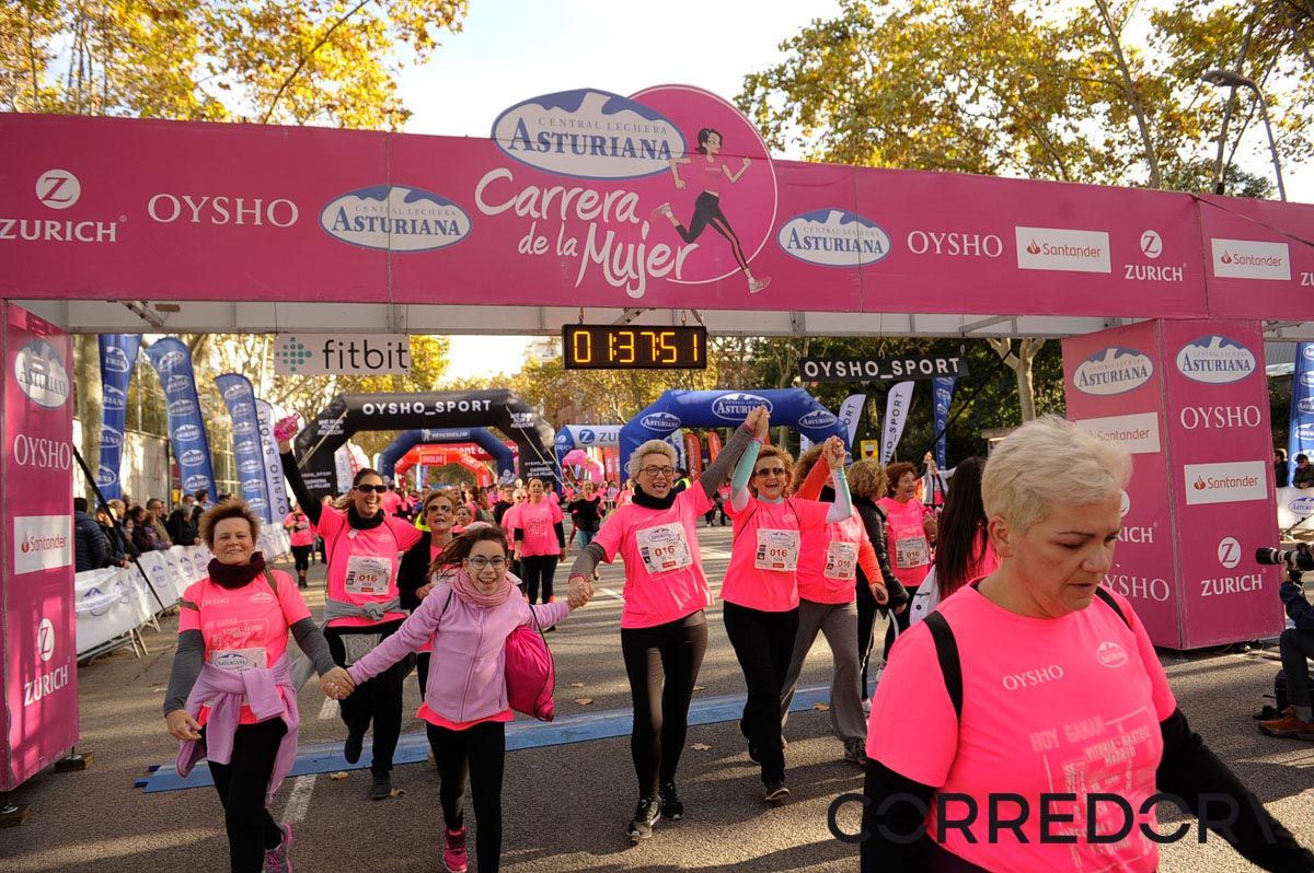 Llegada de la Carrera de la Mujer de Barcelona (ARCO IZQUIERDO 84)