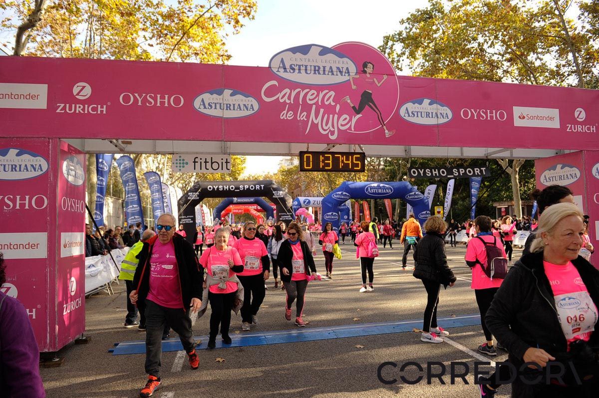 Llegada de la Carrera de la Mujer de Barcelona (ARCO IZQUIERDO 84)