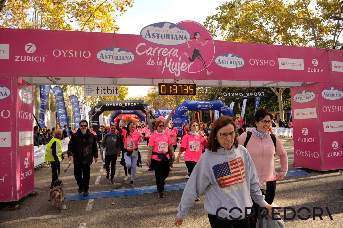 Llegada de la Carrera de la Mujer de Barcelona (ARCO IZQUIERDO 84)