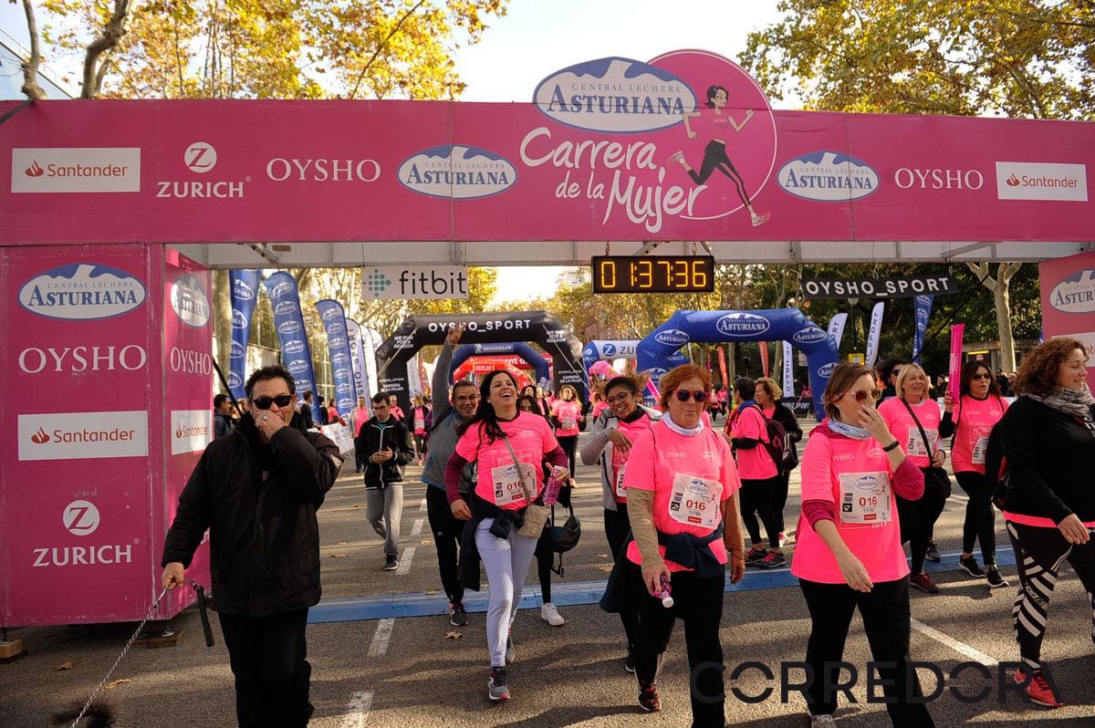Llegada de la Carrera de la Mujer de Barcelona (ARCO IZQUIERDO 84)