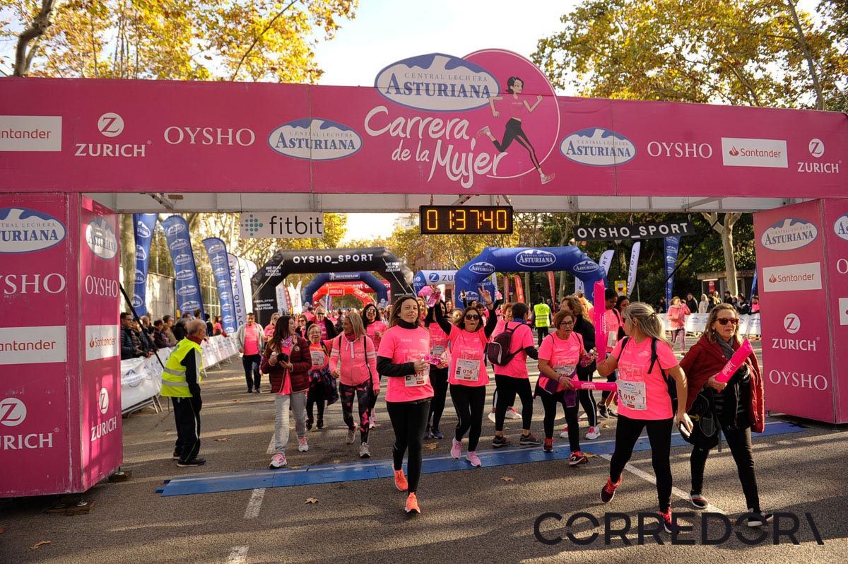 Llegada de la Carrera de la Mujer de Barcelona (ARCO IZQUIERDO 84)