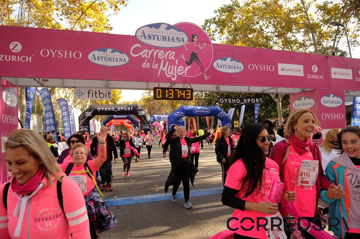 Llegada de la Carrera de la Mujer de Barcelona (ARCO IZQUIERDO 84)