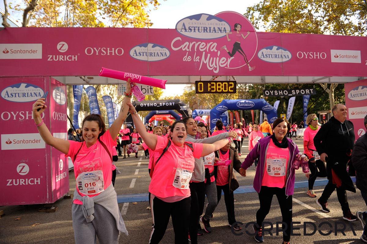 Llegada de la Carrera de la Mujer de Barcelona (ARCO IZQUIERDO 85)
