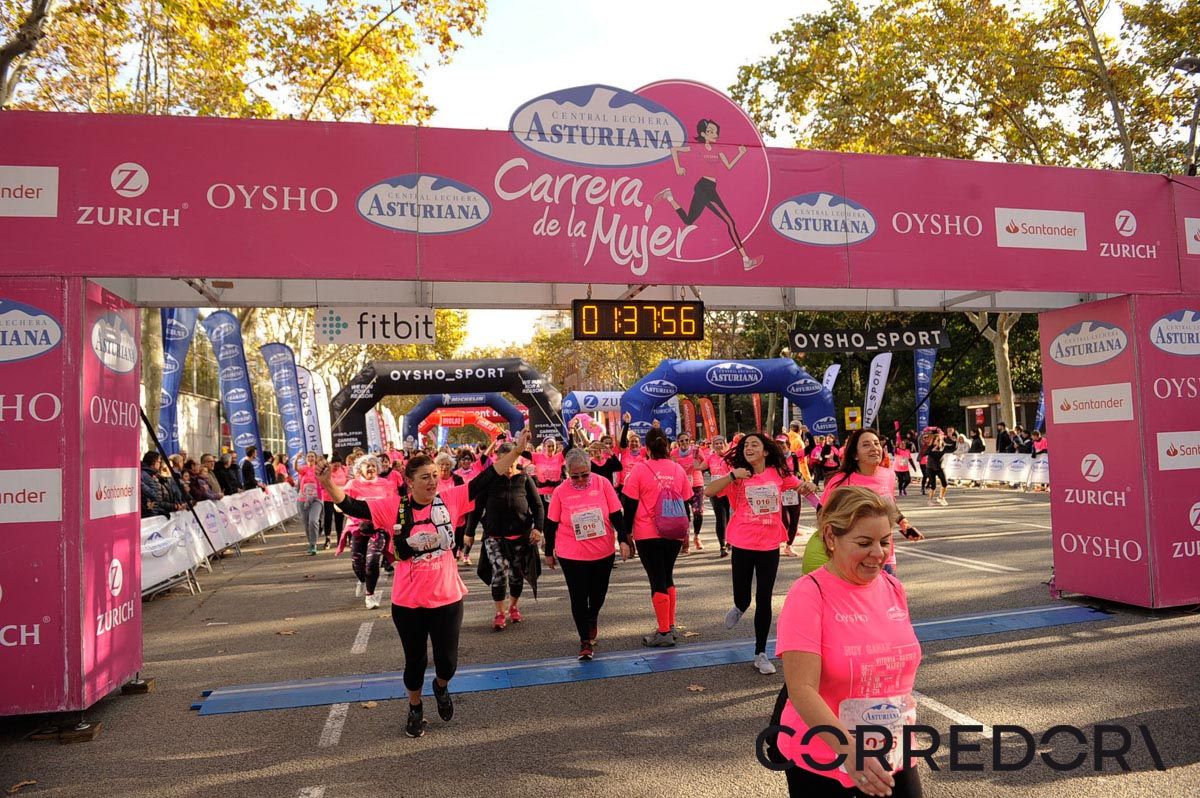 Llegada de la Carrera de la Mujer de Barcelona (ARCO IZQUIERDO 84)