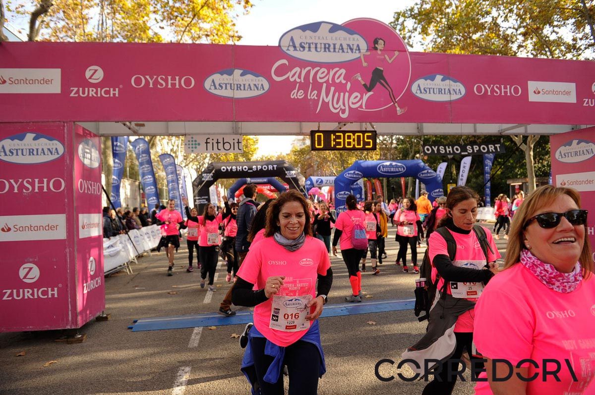 Llegada de la Carrera de la Mujer de Barcelona (ARCO IZQUIERDO 85)