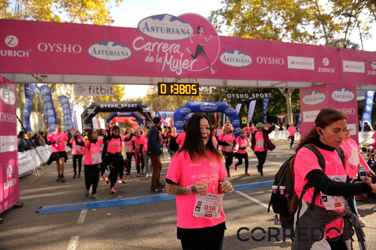 Llegada de la Carrera de la Mujer de Barcelona (ARCO IZQUIERDO 85)