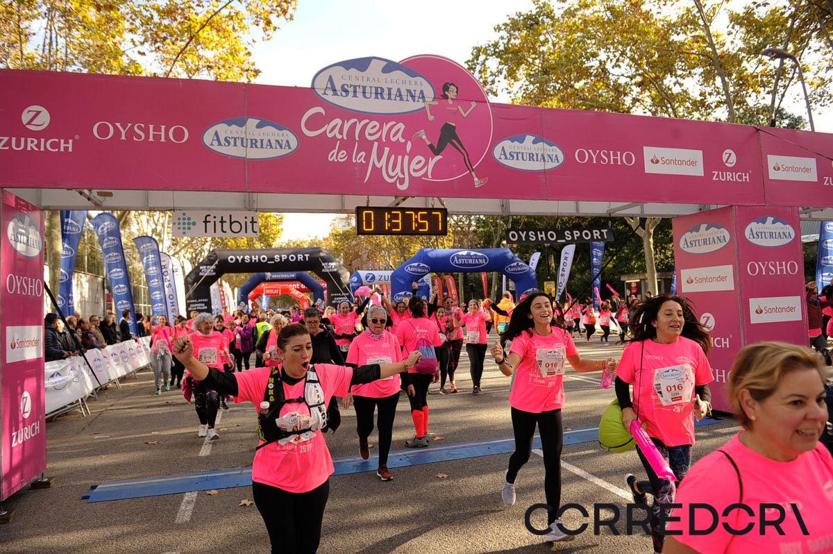 Llegada de la Carrera de la Mujer de Barcelona (ARCO IZQUIERDO 84)
