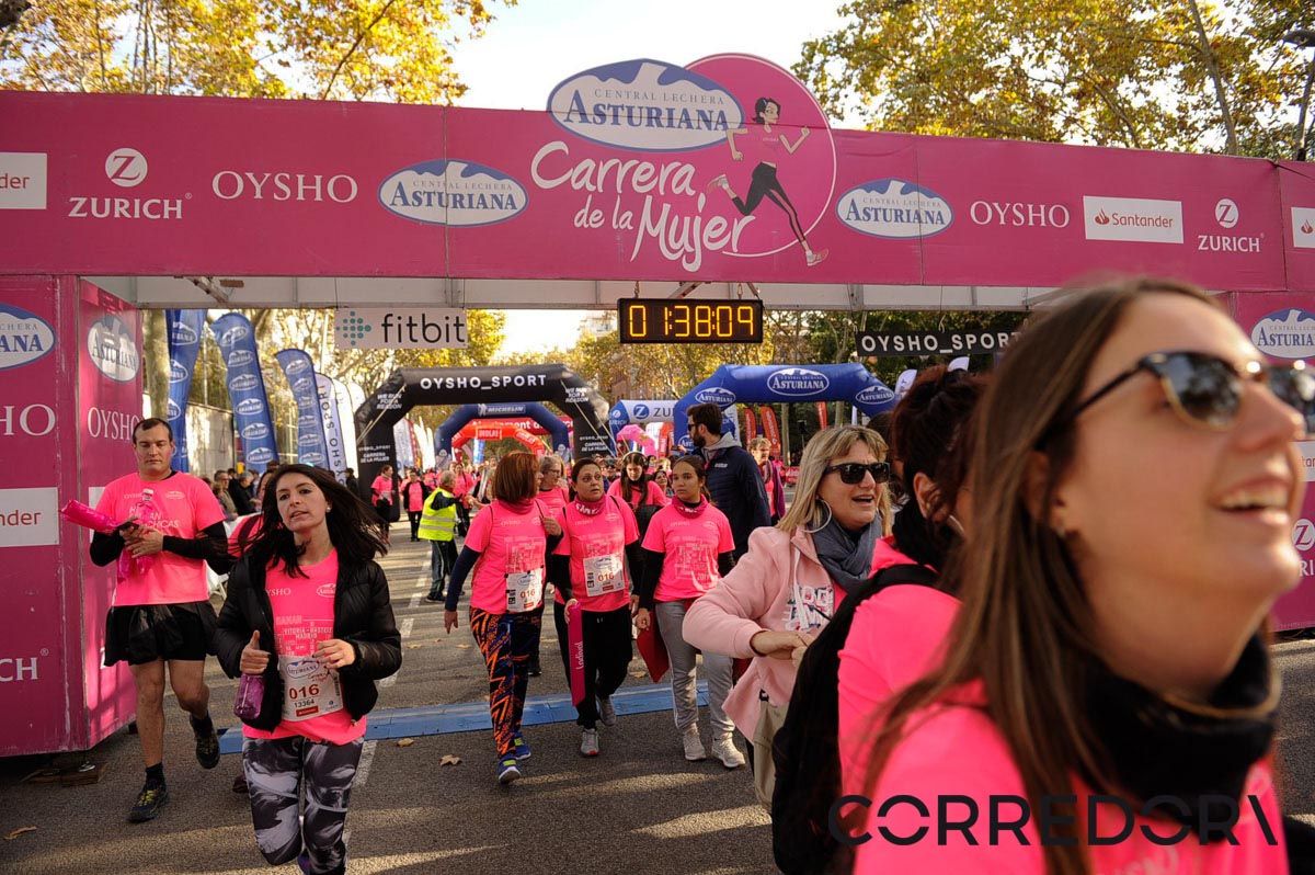 Llegada de la Carrera de la Mujer de Barcelona (ARCO IZQUIERDO 85)