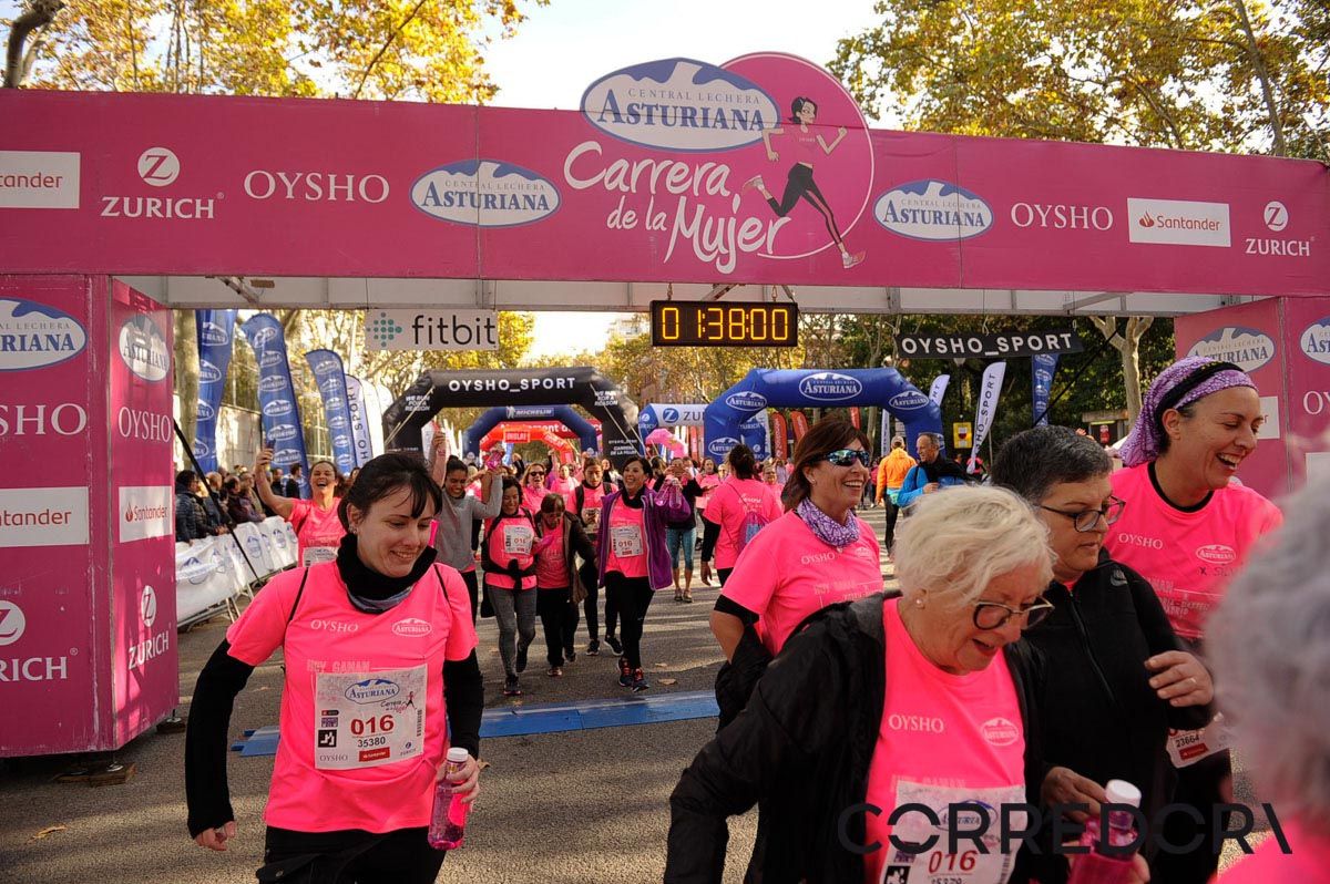 Llegada de la Carrera de la Mujer de Barcelona (ARCO IZQUIERDO 85)