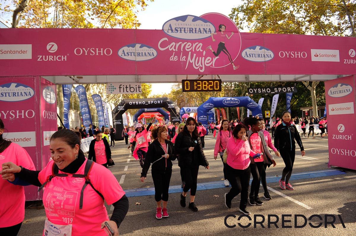Llegada de la Carrera de la Mujer de Barcelona (ARCO IZQUIERDO 85)
