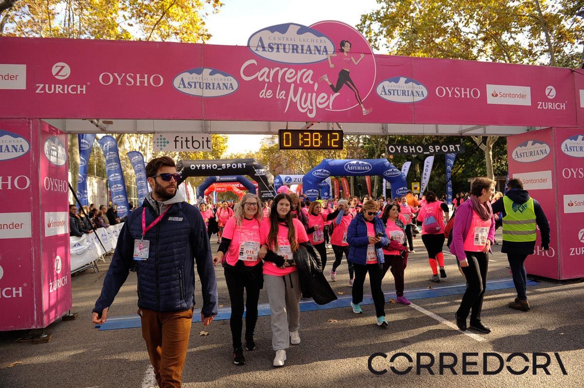 Llegada de la Carrera de la Mujer de Barcelona (ARCO IZQUIERDO 85)