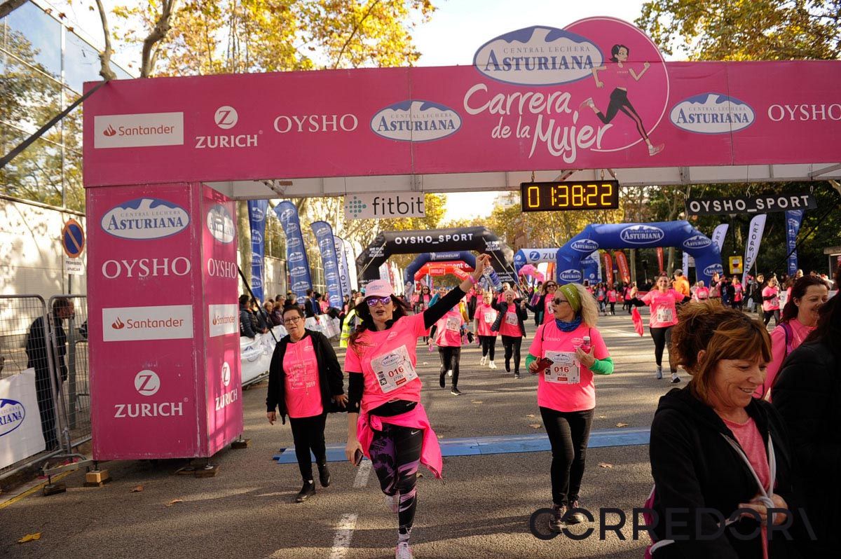 Llegada de la Carrera de la Mujer de Barcelona (ARCO IZQUIERDO 85)