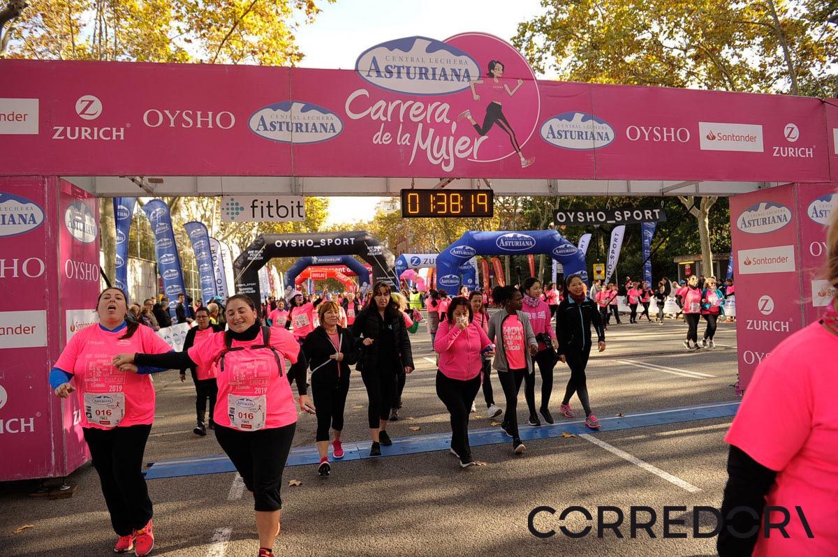Llegada de la Carrera de la Mujer de Barcelona (ARCO IZQUIERDO 85)