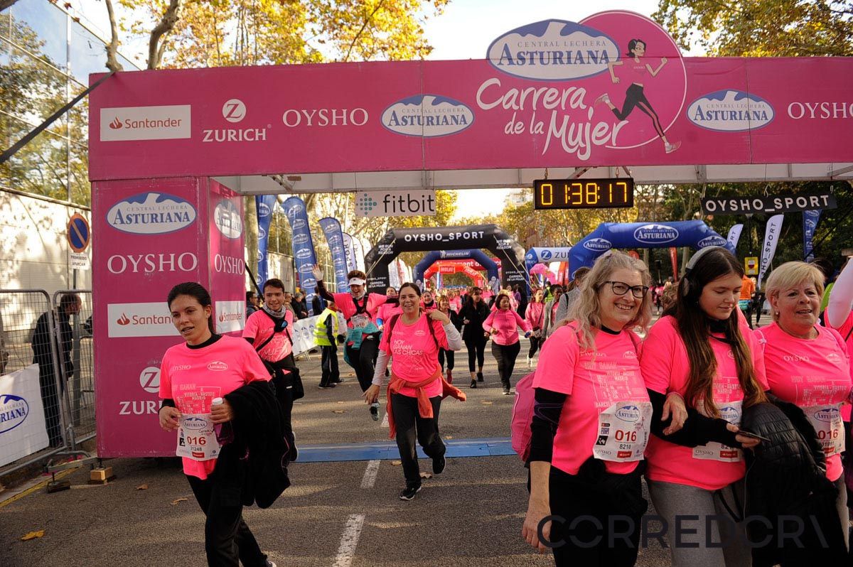 Llegada de la Carrera de la Mujer de Barcelona (ARCO IZQUIERDO 85)