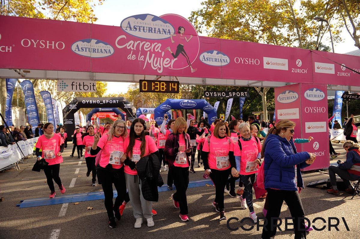 Llegada de la Carrera de la Mujer de Barcelona (ARCO IZQUIERDO 85)