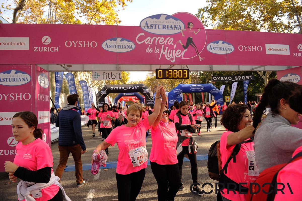Llegada de la Carrera de la Mujer de Barcelona (ARCO IZQUIERDO 85)