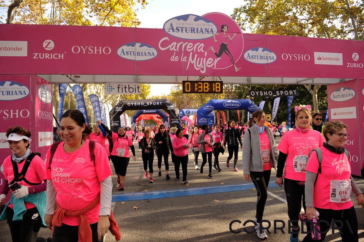 Llegada de la Carrera de la Mujer de Barcelona (ARCO IZQUIERDO 85)