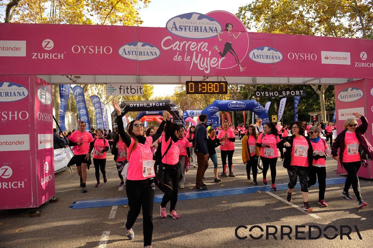 Llegada de la Carrera de la Mujer de Barcelona (ARCO IZQUIERDO 85)