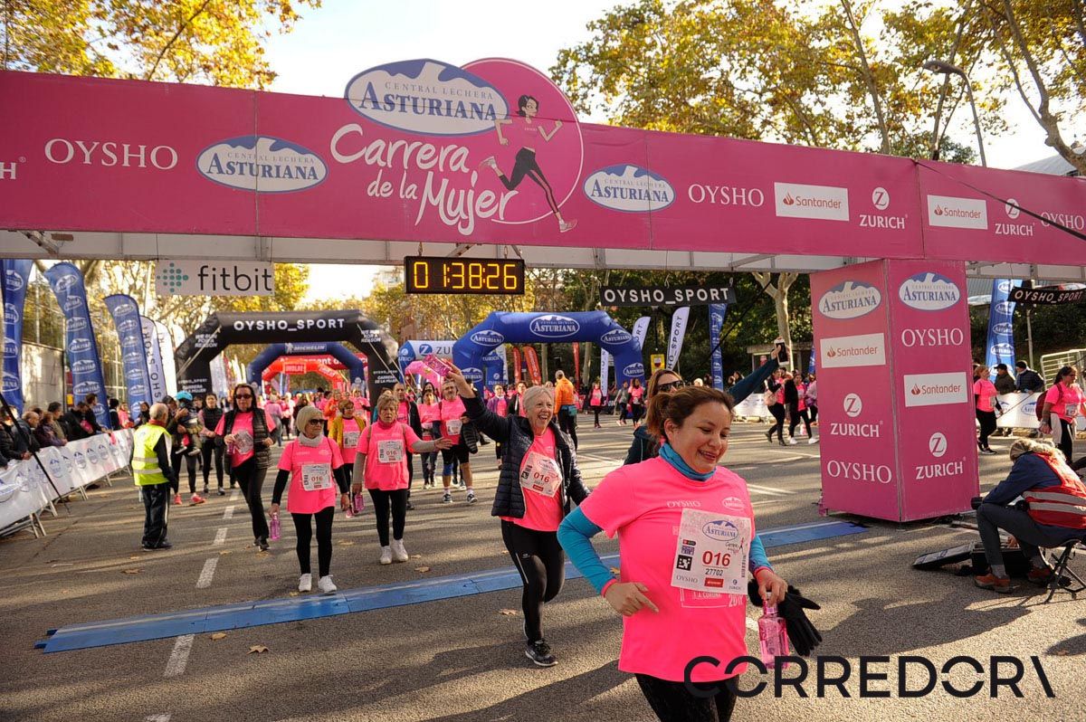 Llegada de la Carrera de la Mujer de Barcelona (ARCO IZQUIERDO 85)