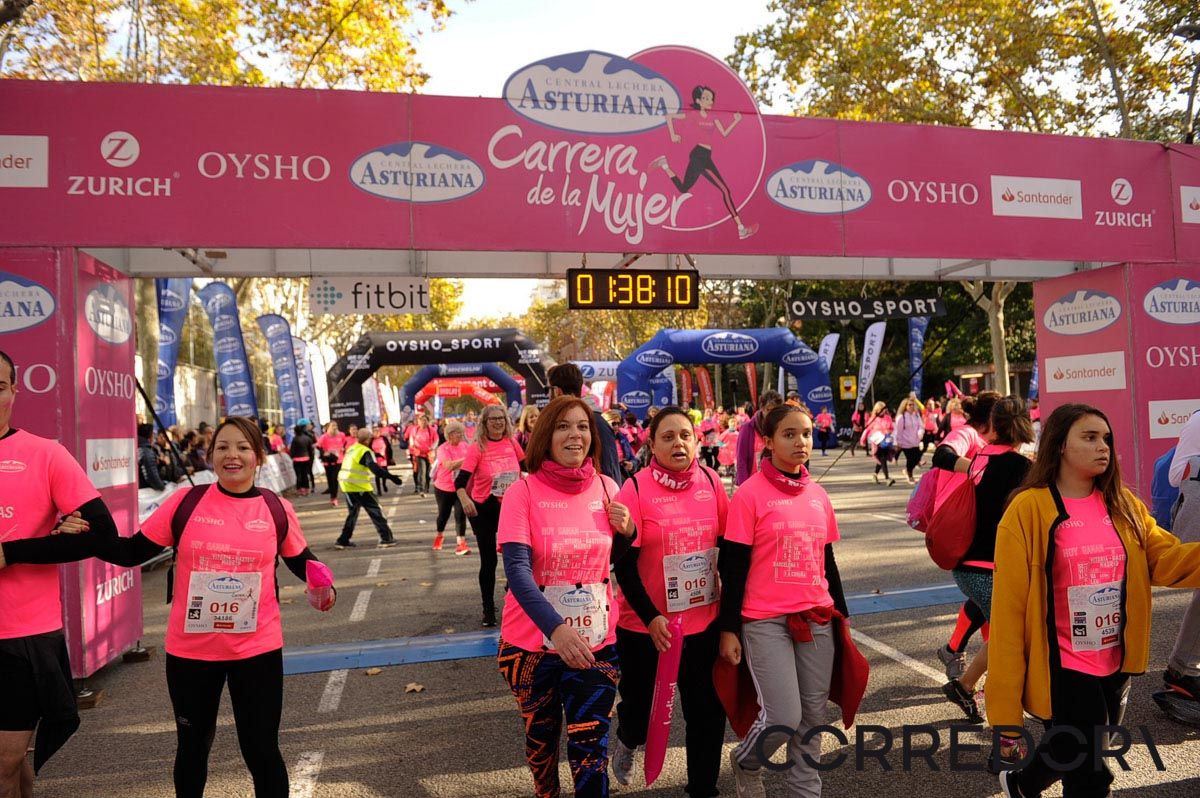 Llegada de la Carrera de la Mujer de Barcelona (ARCO IZQUIERDO 85)
