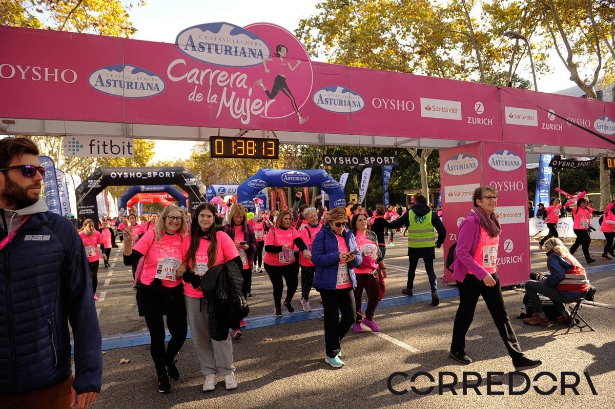 Llegada de la Carrera de la Mujer de Barcelona (ARCO IZQUIERDO 85)