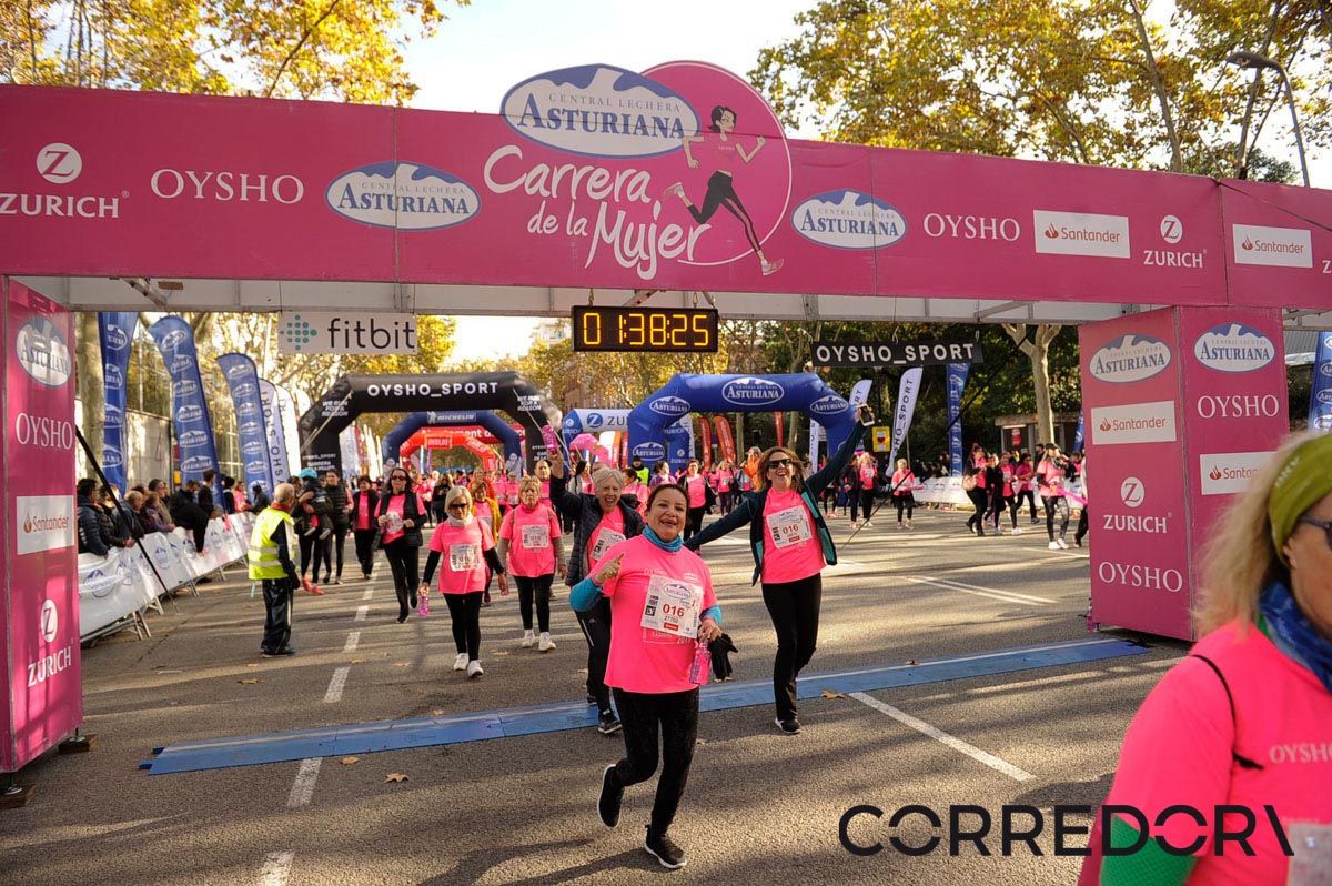 Llegada de la Carrera de la Mujer de Barcelona (ARCO IZQUIERDO 85)
