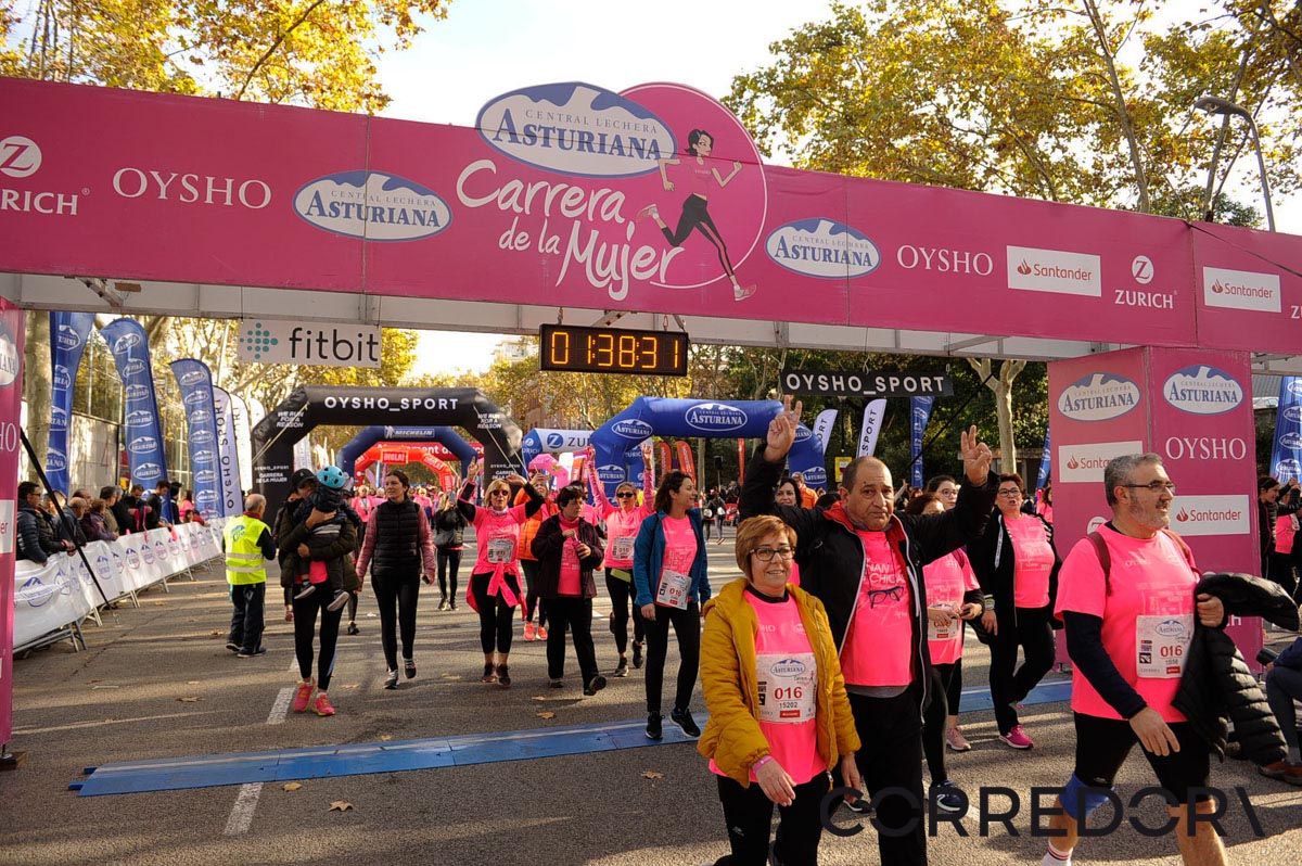 Llegada de la Carrera de la Mujer de Barcelona (ARCO IZQUIERDO 85)