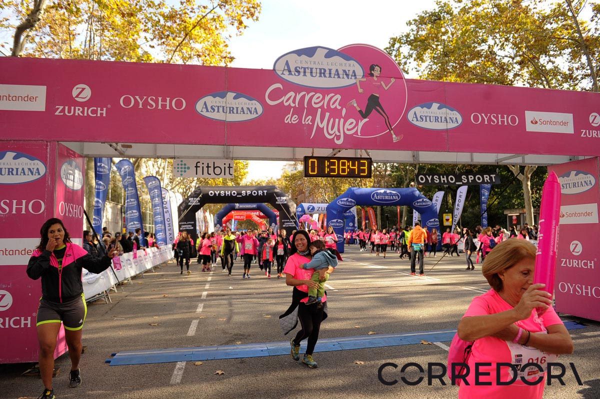 Llegada de la Carrera de la Mujer de Barcelona (ARCO IZQUIERDO 86)