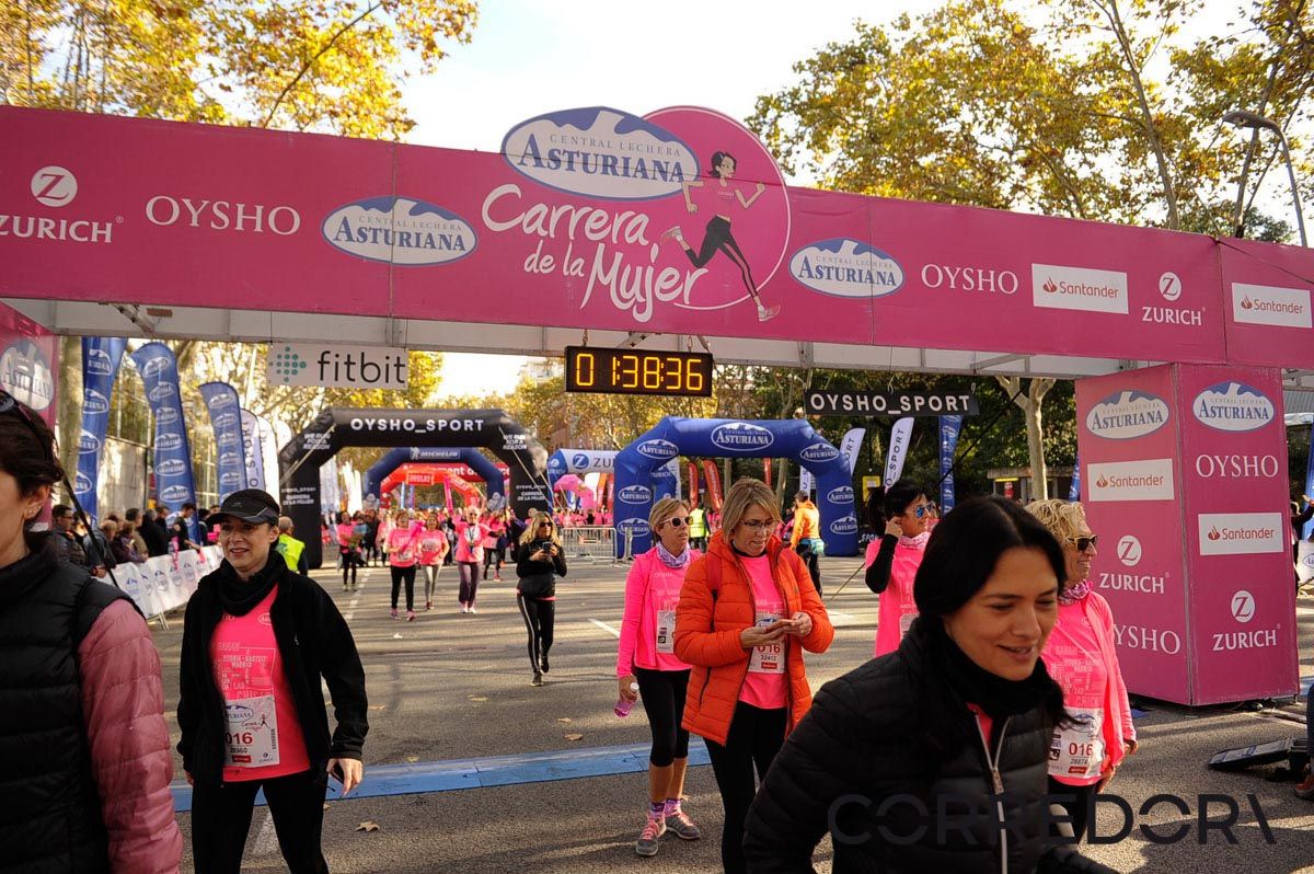 Llegada de la Carrera de la Mujer de Barcelona (ARCO IZQUIERDO 86)