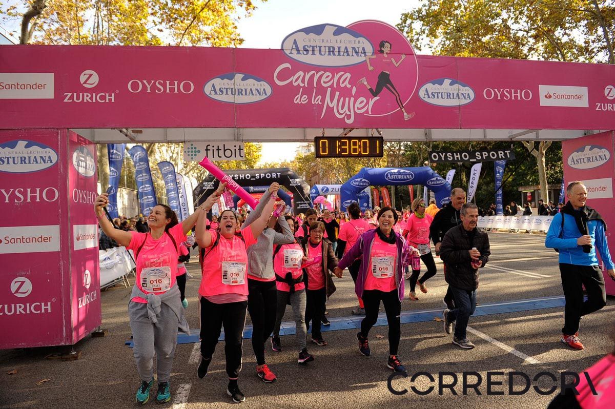 Llegada de la Carrera de la Mujer de Barcelona (ARCO IZQUIERDO 85)