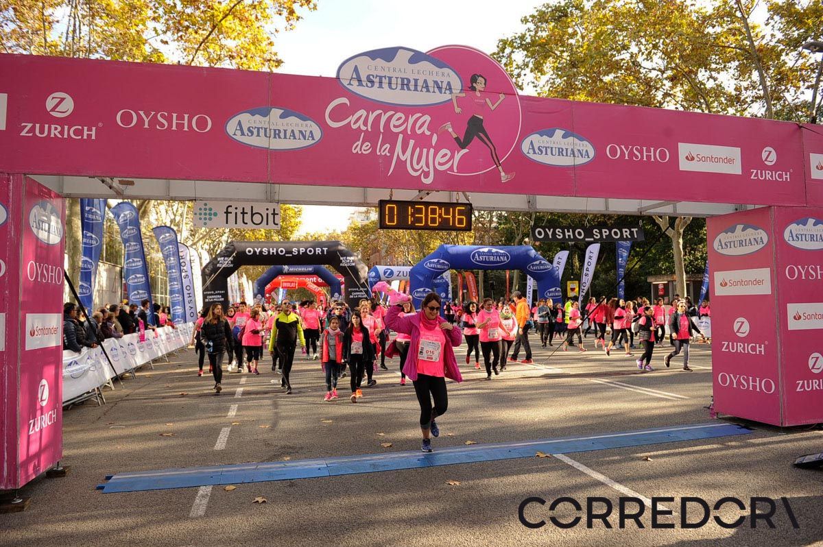 Llegada de la Carrera de la Mujer de Barcelona (ARCO IZQUIERDO 86)