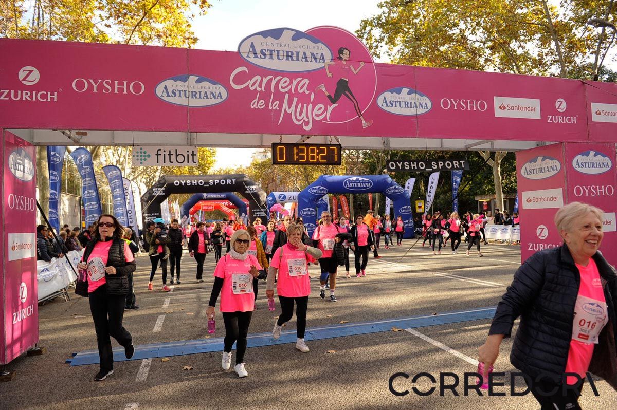 Llegada de la Carrera de la Mujer de Barcelona (ARCO IZQUIERDO 85)