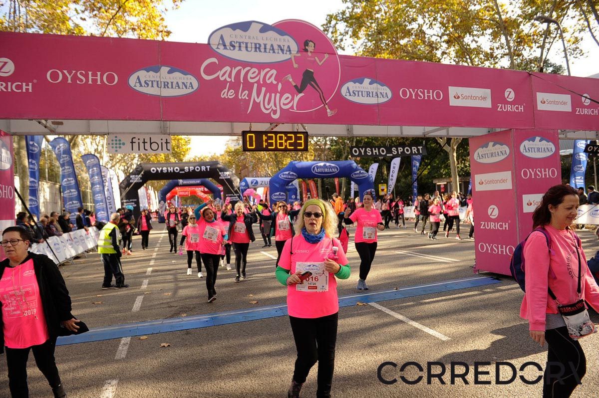Llegada de la Carrera de la Mujer de Barcelona (ARCO IZQUIERDO 85)
