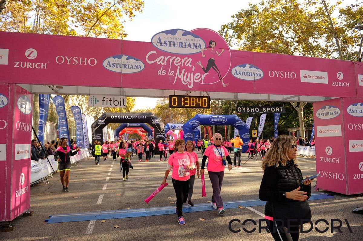 Llegada de la Carrera de la Mujer de Barcelona (ARCO IZQUIERDO 86)