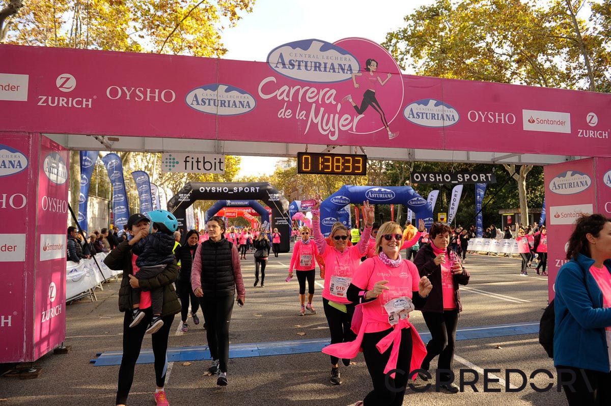 Llegada de la Carrera de la Mujer de Barcelona (ARCO IZQUIERDO 86)