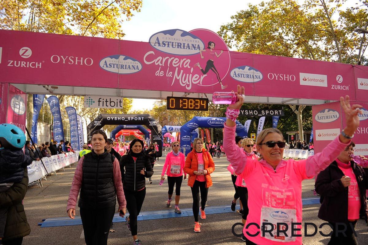 Llegada de la Carrera de la Mujer de Barcelona (ARCO IZQUIERDO 86)