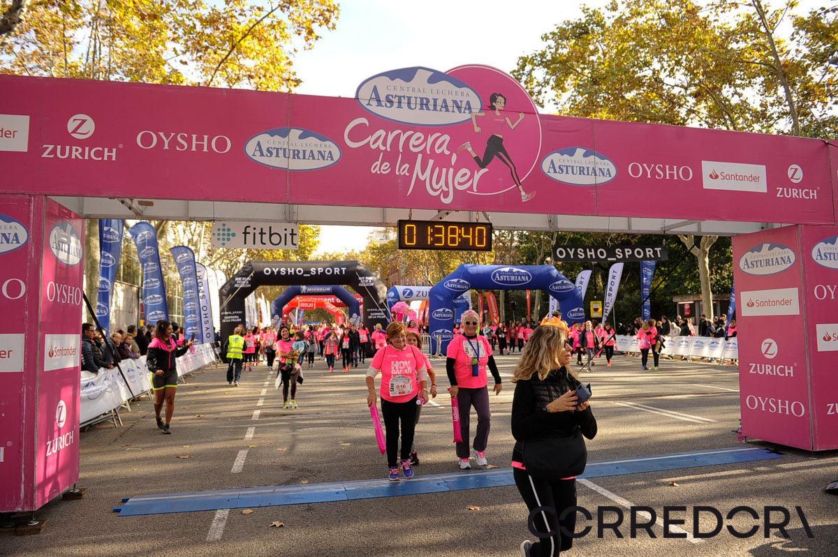 Llegada de la Carrera de la Mujer de Barcelona (ARCO IZQUIERDO 86)