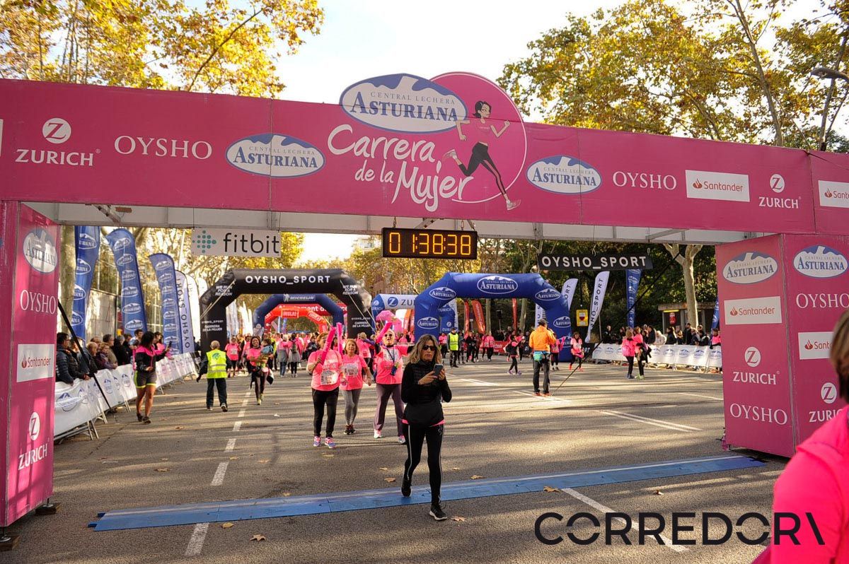 Llegada de la Carrera de la Mujer de Barcelona (ARCO IZQUIERDO 86)