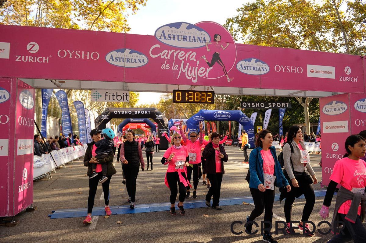 Llegada de la Carrera de la Mujer de Barcelona (ARCO IZQUIERDO 85)