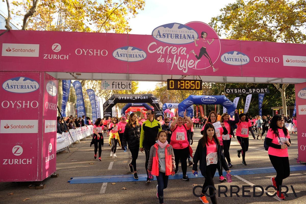 Llegada de la Carrera de la Mujer de Barcelona (ARCO IZQUIERDO 86)
