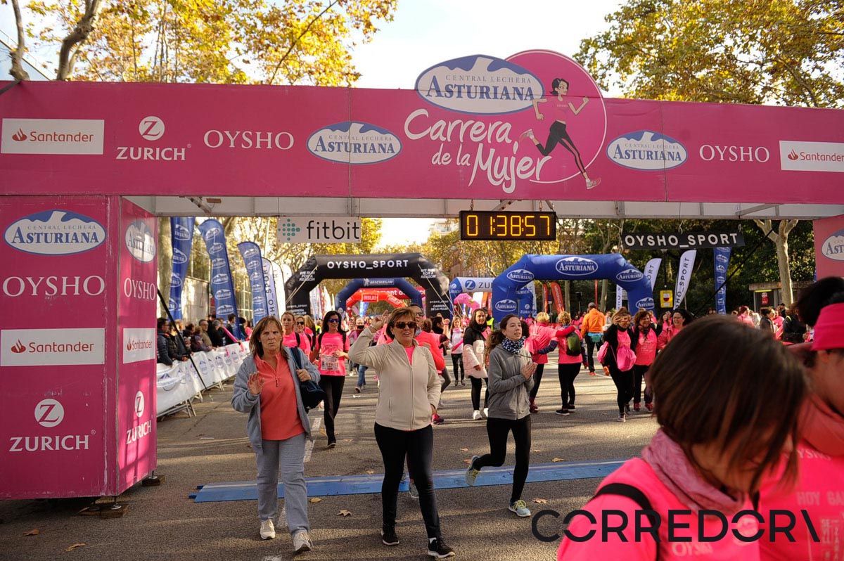 Llegada de la Carrera de la Mujer de Barcelona (ARCO IZQUIERDO 86)