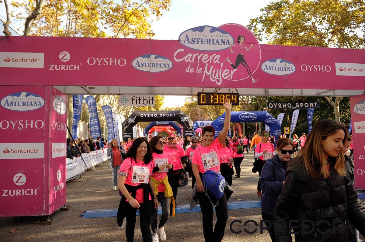 Llegada de la Carrera de la Mujer de Barcelona (ARCO IZQUIERDO 86)