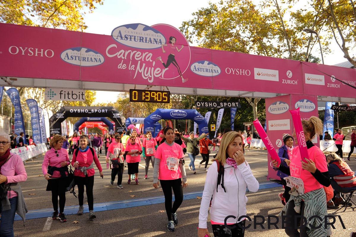 Llegada de la Carrera de la Mujer de Barcelona (ARCO IZQUIERDO 86)